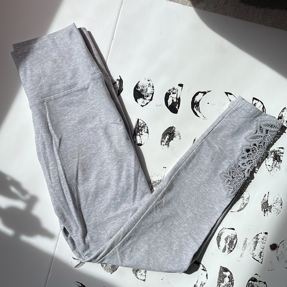 Aerie Medium Gray Floral Crochet Lace High Rise Athletic Workout Legging